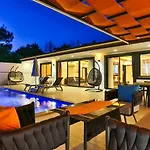 Uzumlu Village 2 Bedroom Luxury فيلة