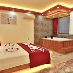 Uzumlu Village 2 Bedroom Luxury فيلة