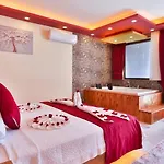 Uzumlu Village 2 Bedroom Luxury فيلة