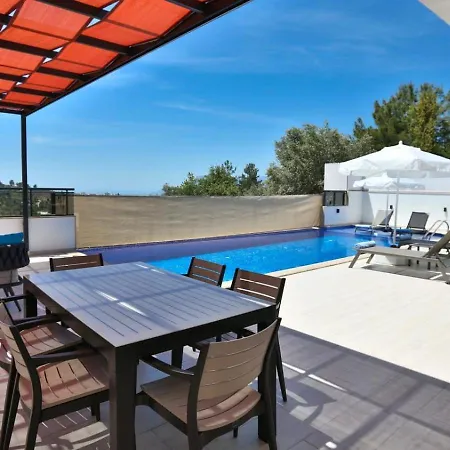 Uzumlu Village 2 Bedroom Luxury 칼칸